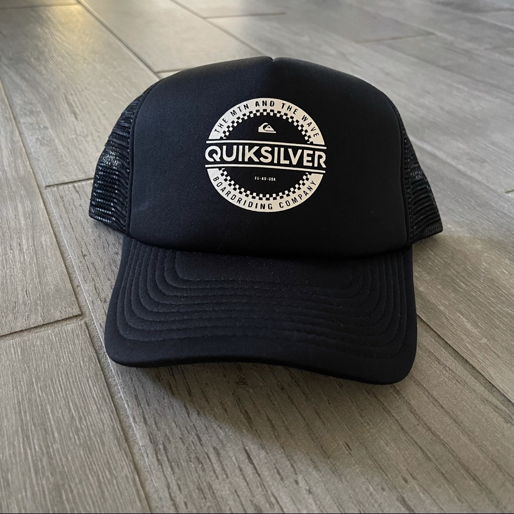 Quiksilver Black Snapback with White Logo - Picture 1 of 6